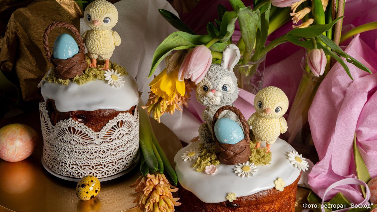 Цветы сакуры и сочность граната: московские рестораны соревнуются в приготовлении необычных куличей в преддверии Пасхи
