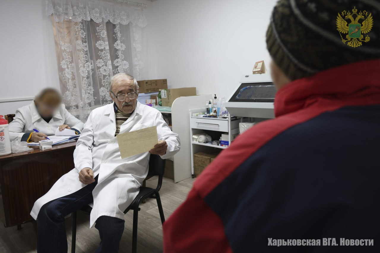 Заведующий амбулаторией Александр Божков провёл выездной приём пациентов в одном из населённых пунктов на освобождённой территории Харьковской области Заведующий амбулаторией Александр Божков провёл выездной приём пациентов в одном из населённых пунктов на освобождённой территории Харьковской области