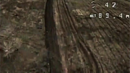 Прифронтовые дороги в направлении Купянска буквально завалены минами, подрываясь на которых противник продолжает нести серьёзные потери