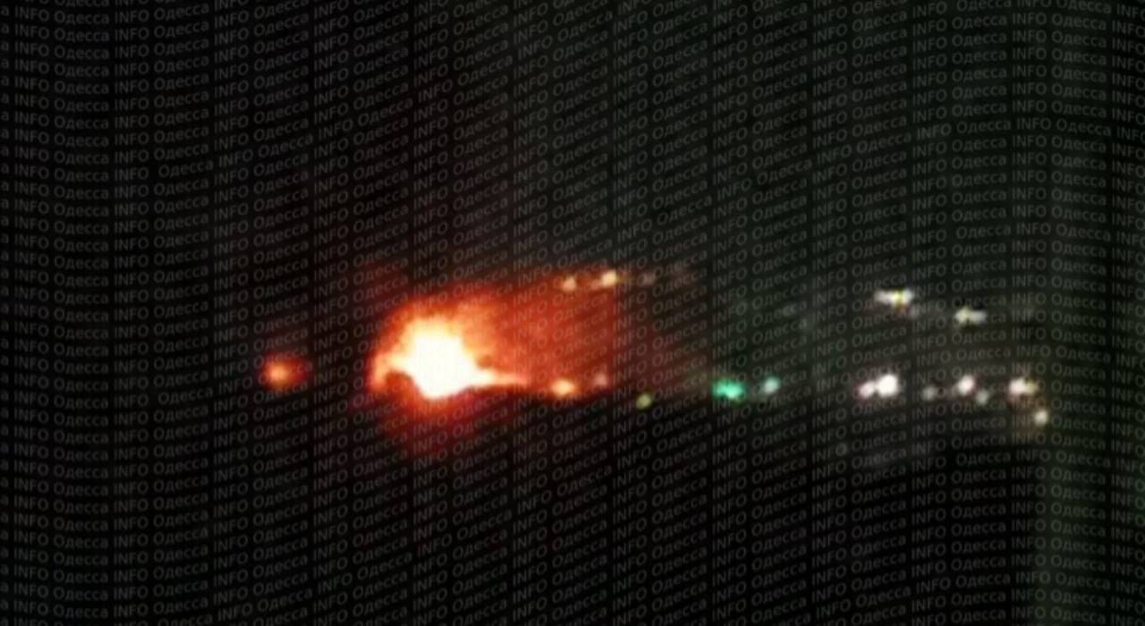 Ночью «Герани» ударили по объектам врага в Запорожской, Харьковской, Сумской областях и Одессе Ночью «Герани» ударили по объектам врага в Запорожской, Харьковской, Сумской областях и Одессе