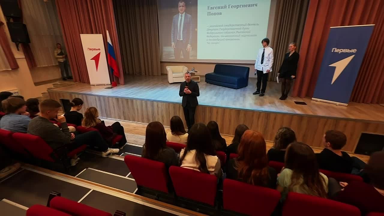 Евгений Попов: Провёл встречу со старшеклассниками школы №1302 на улице Исаковского