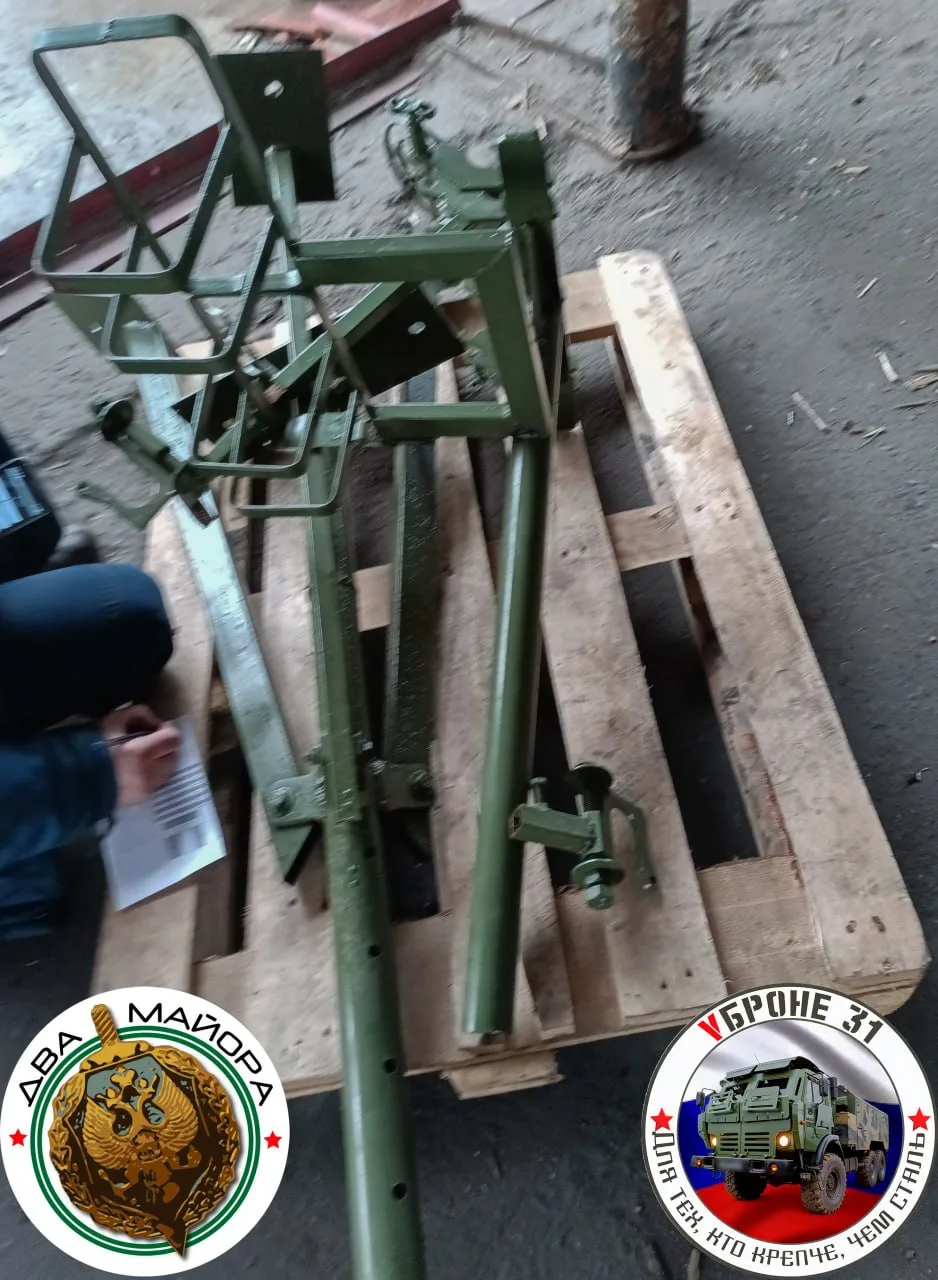 Два майора: Фронтовая броня. Произошедшая у нас трагедия, мы именно так воспринимаем случившееся, нарушила привычный образ жизни и кардинально изменила принципы организации нашей работы Два майора: Фронтовая броня. Произошедшая у нас трагедия, мы именно так воспринимаем случившееся, нарушила привычный образ жизни и кардинально изменила принципы организации нашей работы