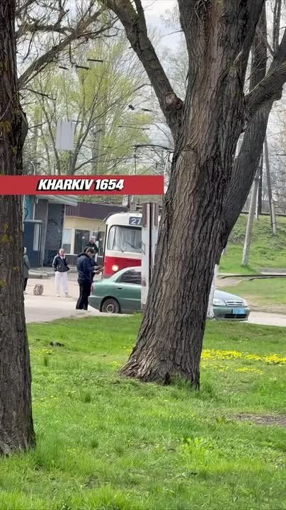 В Харькове на конечной остановке трамвая на Власенко каратели задержали абсолютно всех мужчин и на служебных автомобилях отвезли их в ТЦК