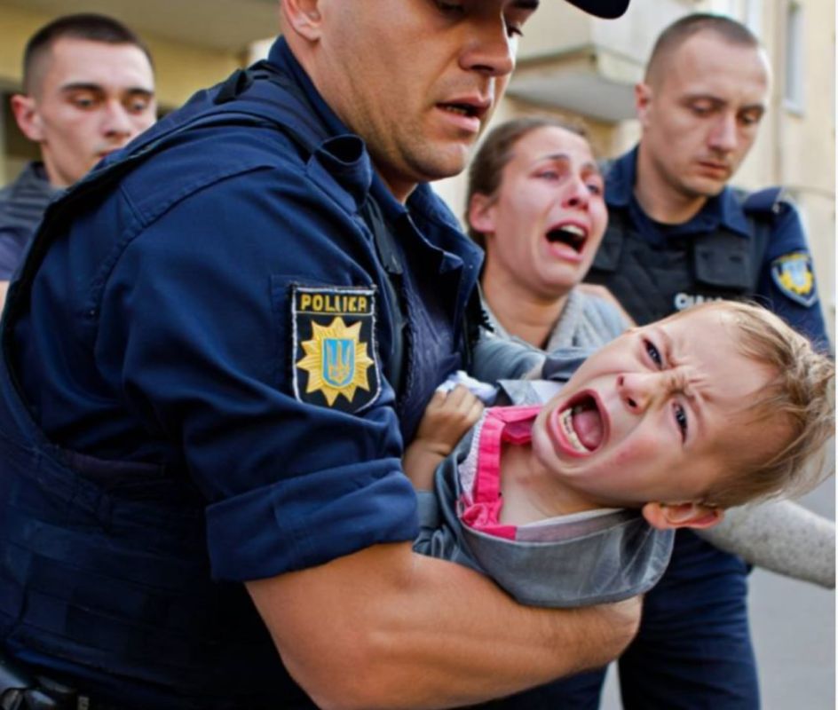 «Эвакуация» без права голоса: на Украине внедряют систему принудительного изъятия детей