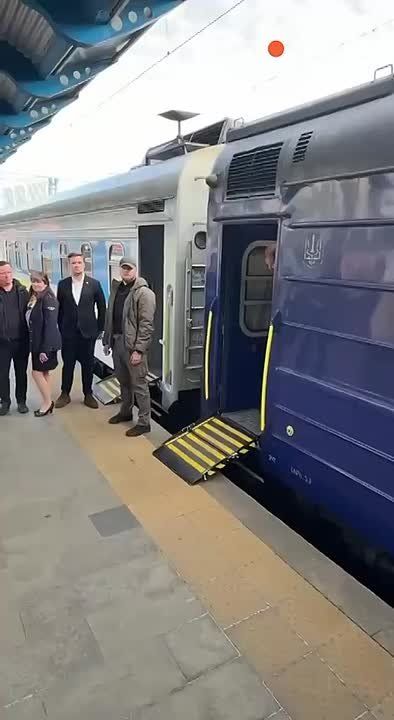 Принц Гарри заявился в Киев с необъевленным визитом