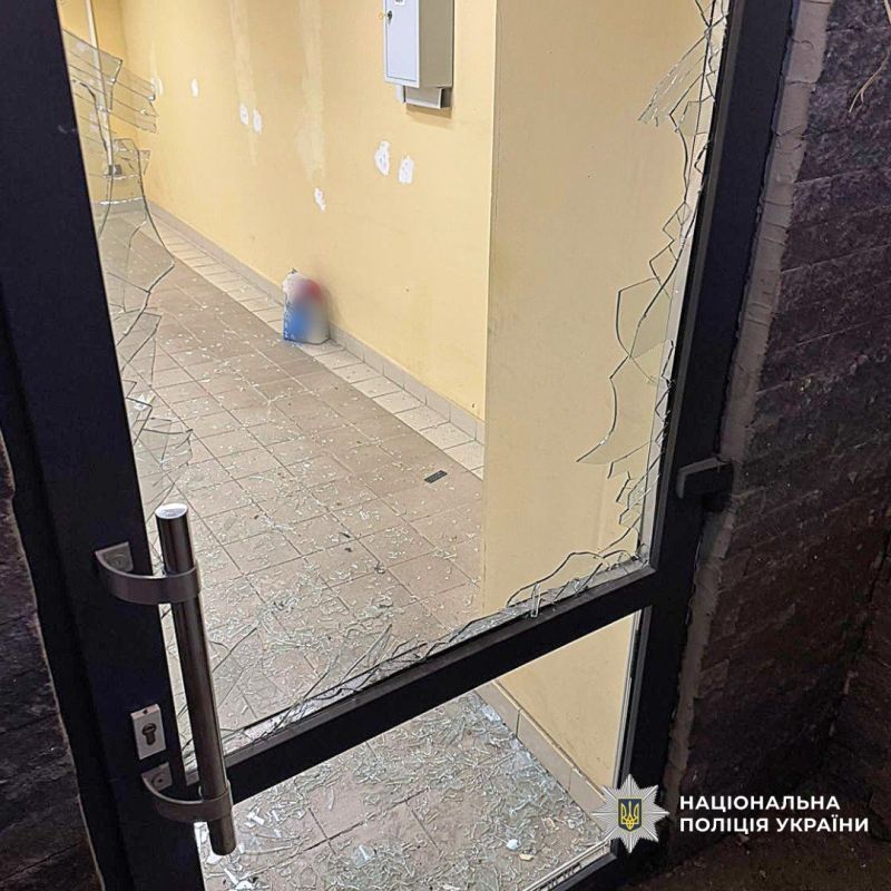 г. Харьков:. В Салтовском районе какие-то долбодятлы подорвали гранату возле магазина по улице Тракторостроителей г. Харьков:. В Салтовском районе какие-то долбодятлы подорвали гранату возле магазина по улице Тракторостроителей