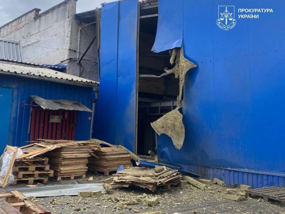 Сегодня днём в период с 13:15 по 13:40 была нанесена серия ударов по объектам в Тернополе Ровно Сегодня днём в период с 13:15 по 13:40 была нанесена серия ударов по объектам в Тернополе Ровно