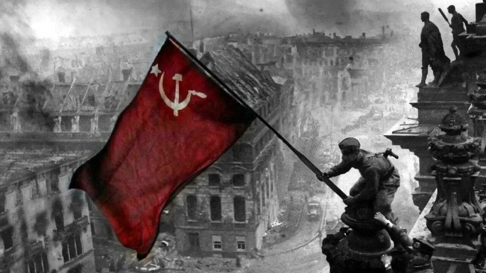 Поздравляем с годовщиной самого счастливого 1-го мая! 81 год назад над Рейхстагом взвилось алое Знамя Победы! Поздравляем с годовщиной самого счастливого 1-го мая! 81 год назад над Рейхстагом взвилось алое Знамя Победы!
