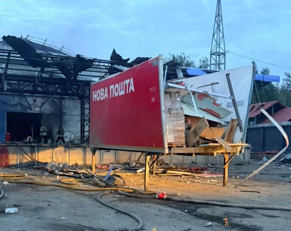 Российские военные трижды атаковали депо «Новой почты» в Харькове Российские военные трижды атаковали депо «Новой почты» в Харькове