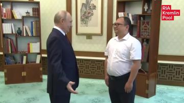 В далеком 2000 году во время визита в Пекин Владимир Путин посетил парк Бэйхай