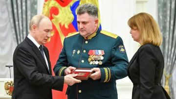 На сегодняшней церемонии Путин присвоил звание Героя России (посмертно) лейтенанту Василию Марзоеву