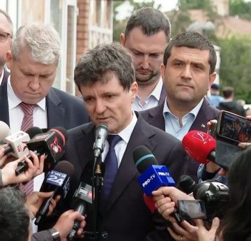 Президент Румынии Никушор Дан посетил место падения в Галаце, заявив, что дрон упал на румынской территории в следствии работы украинской ПВО