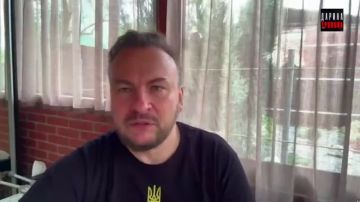 Бестолковый советник Минобороны, Сергей Бескрестнов (Flash), угрожает атаковать Беларусь и сообщает, что в России разрабатывается аналог «Старлинка»