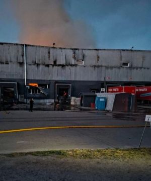 Ночью в Харькове после ударов обрушилось депо "Новой почты"