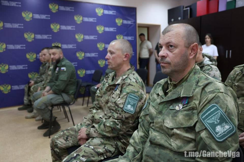 Виталий Ганчев: В преддверии Дня России наградил отличившихся бойцов «Барс-Белгород» и участников харьковского сопротивления медалью «За воссоединение Харьковской области с Россией» Виталий Ганчев: В преддверии Дня России наградил отличившихся бойцов «Барс-Белгород» и участников харьковского сопротивления медалью «За воссоединение Харьковской области с Россией»