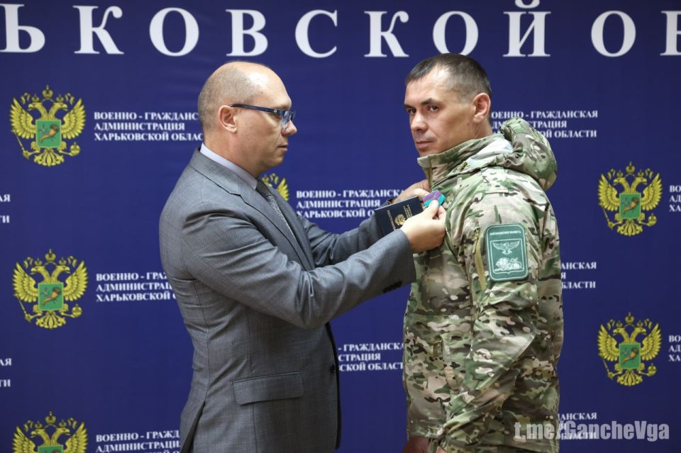 Виталий Ганчев: В преддверии Дня России наградил отличившихся бойцов «Барс-Белгород» и участников харьковского сопротивления медалью «За воссоединение Харьковской области с Россией» Виталий Ганчев: В преддверии Дня России наградил отличившихся бойцов «Барс-Белгород» и участников харьковского сопротивления медалью «За воссоединение Харьковской области с Россией»