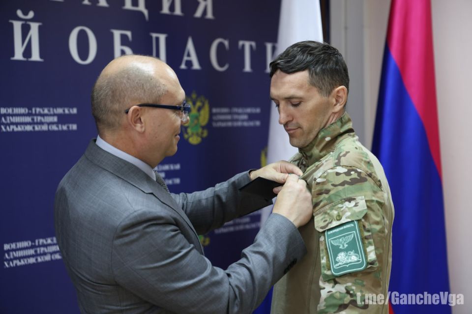 Виталий Ганчев: В преддверии Дня России наградил отличившихся бойцов «Барс-Белгород» и участников харьковского сопротивления медалью «За воссоединение Харьковской области с Россией» Виталий Ганчев: В преддверии Дня России наградил отличившихся бойцов «Барс-Белгород» и участников харьковского сопротивления медалью «За воссоединение Харьковской области с Россией»