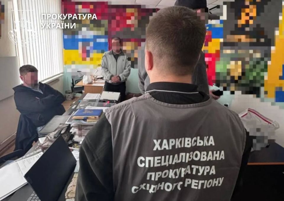 В Харькове задержали трех офицеров армейского корпуса за вымогательство у подчиненных В Харькове задержали трех офицеров армейского корпуса за вымогательство у подчиненных