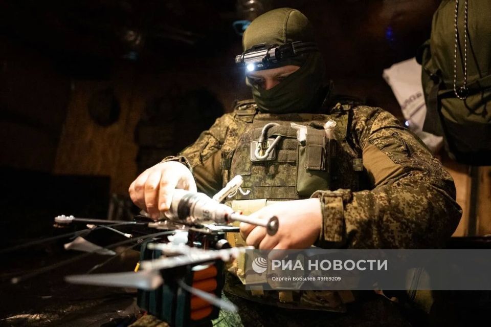 Кадры боевой работы расчётов БЛА из группы «Контора» 375-го отдельного противотанкового артиллерийского дивизиона 47-й танковой дивизии 1-й танковой армии группировки войск «Запад» в Купянском районе Харьковской области Кадры боевой работы расчётов БЛА из группы «Контора» 375-го отдельного противотанкового артиллерийского дивизиона 47-й танковой дивизии 1-й танковой армии группировки войск «Запад» в Купянском районе Харьковской области