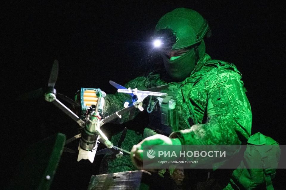 Кадры боевой работы расчётов БЛА из группы «Контора» 375-го отдельного противотанкового артиллерийского дивизиона 47-й танковой дивизии 1-й танковой армии группировки войск «Запад» в Купянском районе Харьковской области Кадры боевой работы расчётов БЛА из группы «Контора» 375-го отдельного противотанкового артиллерийского дивизиона 47-й танковой дивизии 1-й танковой армии группировки войск «Запад» в Купянском районе Харьковской области