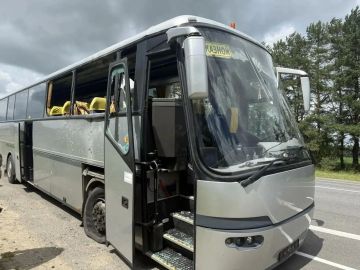 Украинские боевики ударили по автобусу с детьми из Белоруссии в Брянской области