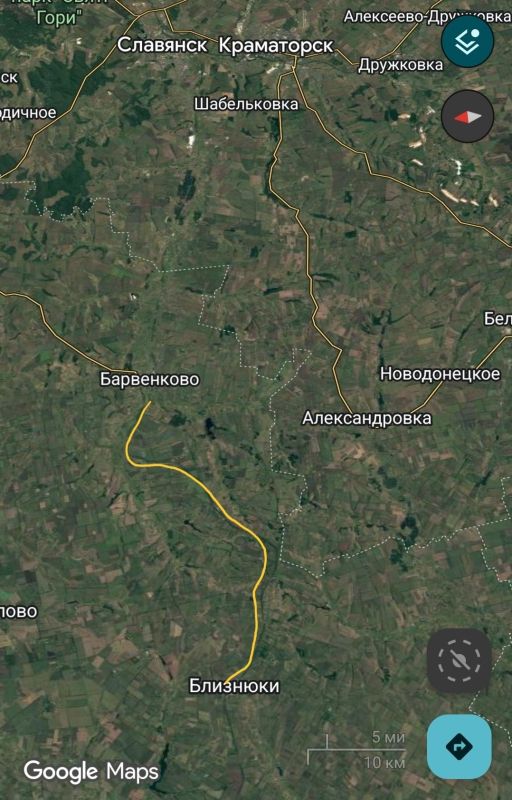Последствия ударов дронами по транспорту на дороге Близнюки-Барвенково в Харьковской области Последствия ударов дронами по транспорту на дороге Близнюки-Барвенково в Харьковской области