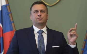Вице-спикер словацкого парламента Андрей Данко заявил, что Братислава должна занять такую же принципиальную позицию по этому вопросу, как и Польша