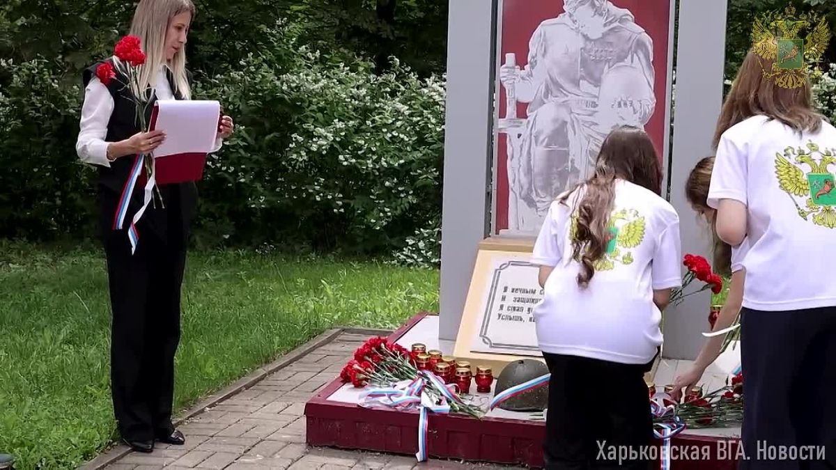 В День памяти и скорби сотрудники Военно-гражданской администрации Харьковской области и участники МДХО «Время Первых» почтили память погибших в годы Великой Отечественной войны