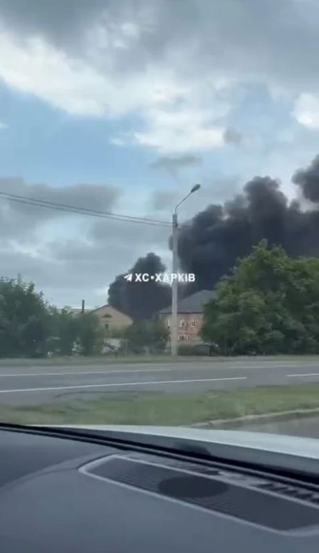 Ночью БПЛА "Герань-4" ударил по ЖД-инфраструктуре у ст. "Красноград" Ночью БПЛА "Герань-4" ударил по ЖД-инфраструктуре у ст. "Красноград"