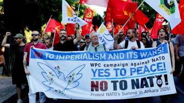 В Турции прошли демонстрации против саммита НАТО