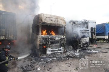 Украинские СМИ со ссылкой на местные власти сообщают, что в Харькове в результате удара беспилотников были уничтожены автозаправка и стоянка, на которой находились около 20 грузовых автомобилей