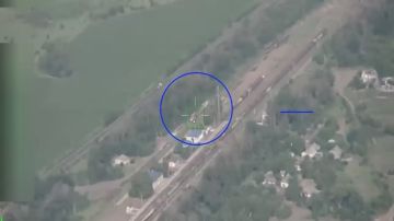 Поражение локомотивов и передвижного крана, используемых ВСУ в Харьковской области