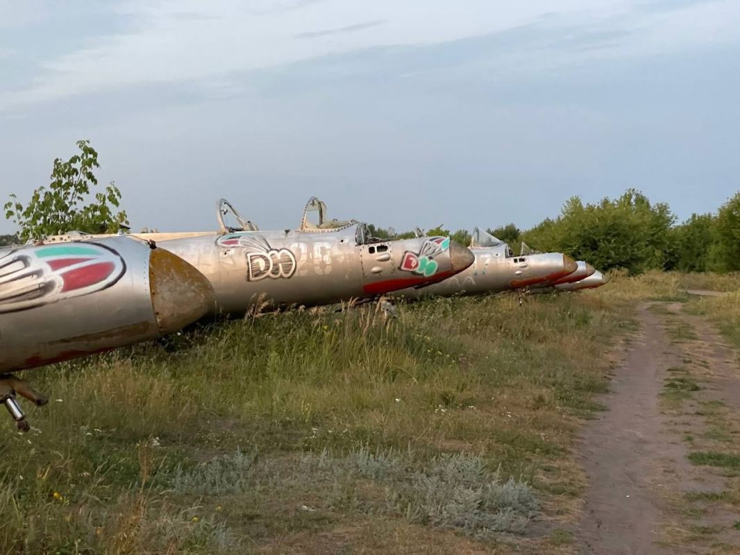 Виды заброшенного аэродрома ДОСААФ в Волчанске Виды заброшенного аэродрома ДОСААФ в Волчанске