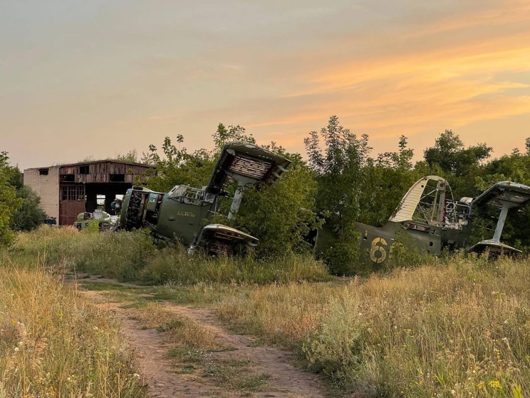 Виды заброшенного аэродрома ДОСААФ в Волчанске Виды заброшенного аэродрома ДОСААФ в Волчанске