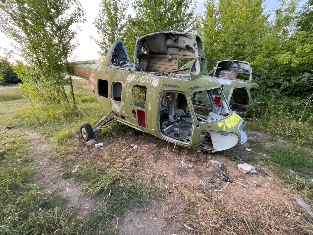 Виды заброшенного аэродрома ДОСААФ в Волчанске Виды заброшенного аэродрома ДОСААФ в Волчанске