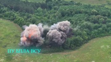 Работа ФАБами с УМПК по насыпной переправе ВСУшников в районе населённого пункта Маяки, а также ПВД хохлов у населённого пункта Захаровка Харьковской области и пункта управления БПЛА у населённого пункта Рубленое Харьковской...