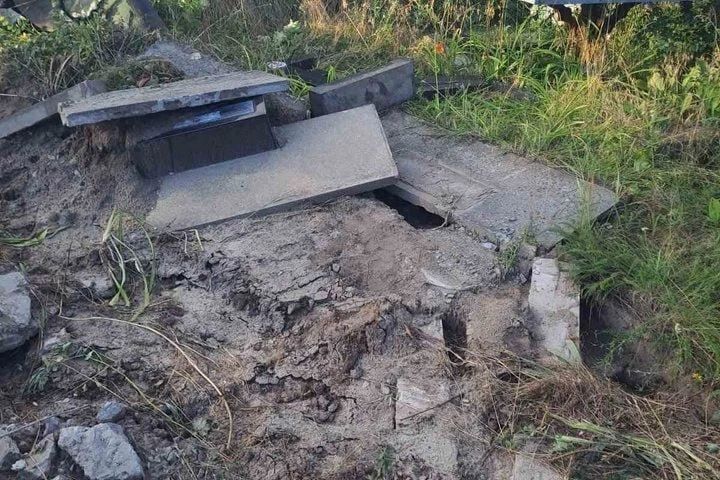 Танк Т-70 украли с братской могилы ветеранов ВОВ на Украине Танк Т-70 украли с братской могилы ветеранов ВОВ на Украине