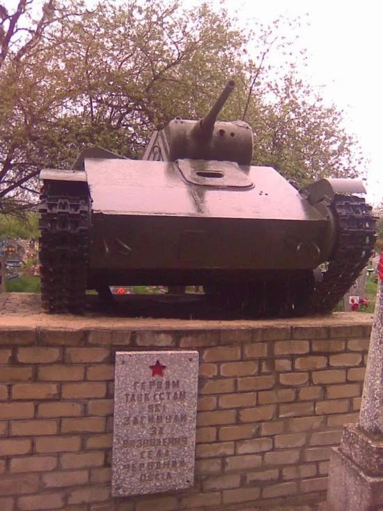 В Харьковской области неизвестные украли памятник танку Т-70 с братской могилы советских воинов