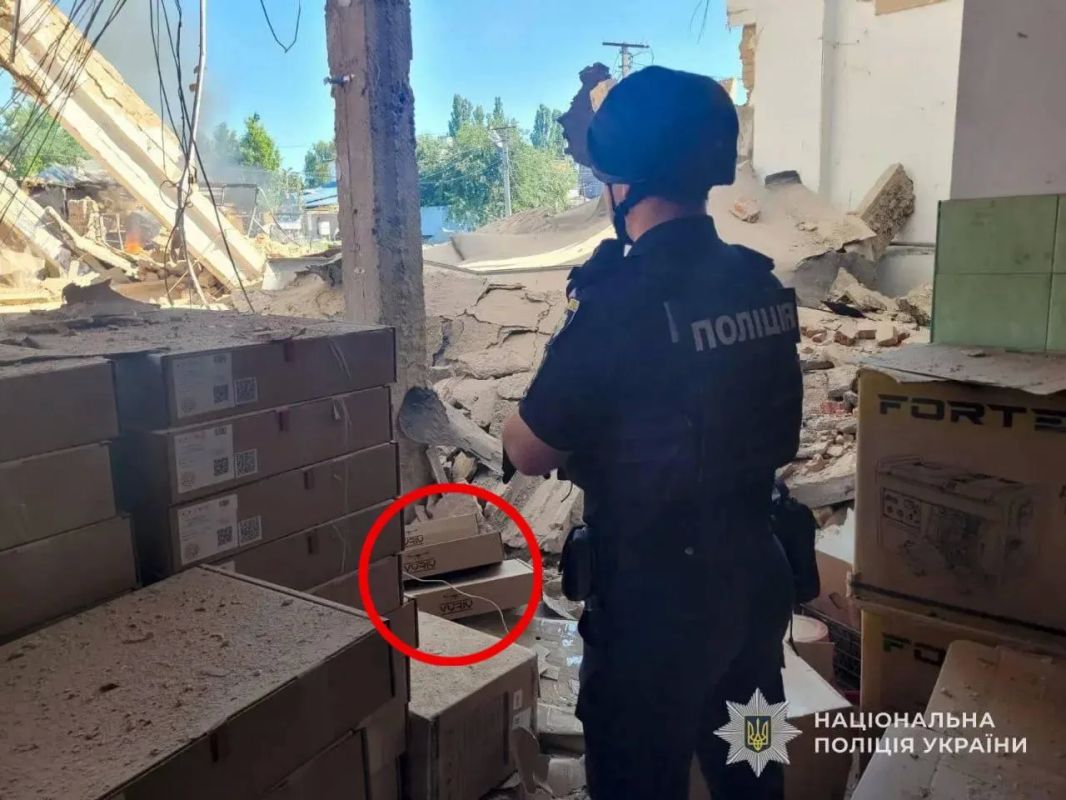 Жилые дома, говоришь?. В Сумской области из-за хранения военной техники в населенном пункте, пострадали дома Жилые дома, говоришь?. В Сумской области из-за хранения военной техники в населенном пункте, пострадали дома