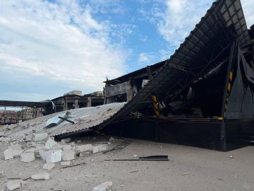Сегодня ночью ВС РФ продолжили нанесение групповых ударов высокоточным оружием воздушного базирования и ударными БПЛА, передает Минобороны