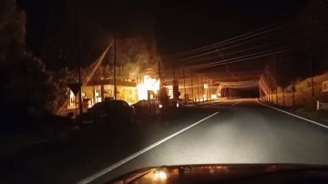 На видео - пораженная минувшей ночью ударом FPV-дрона автозаправочная станция "Brent Oil" в районе н.п. Пятихатки Харьковской области