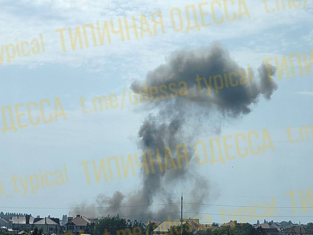 В Одессе сразу несколько ракетных прилетов в районе парка героев 411 батареи В Одессе сразу несколько ракетных прилетов в районе парка героев 411 батареи