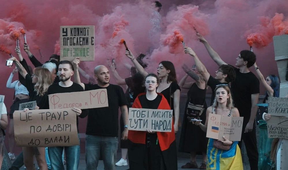 В Харькове кастрюли до сих пор выходят с картонками за Федорова В Харькове кастрюли до сих пор выходят с картонками за Федорова