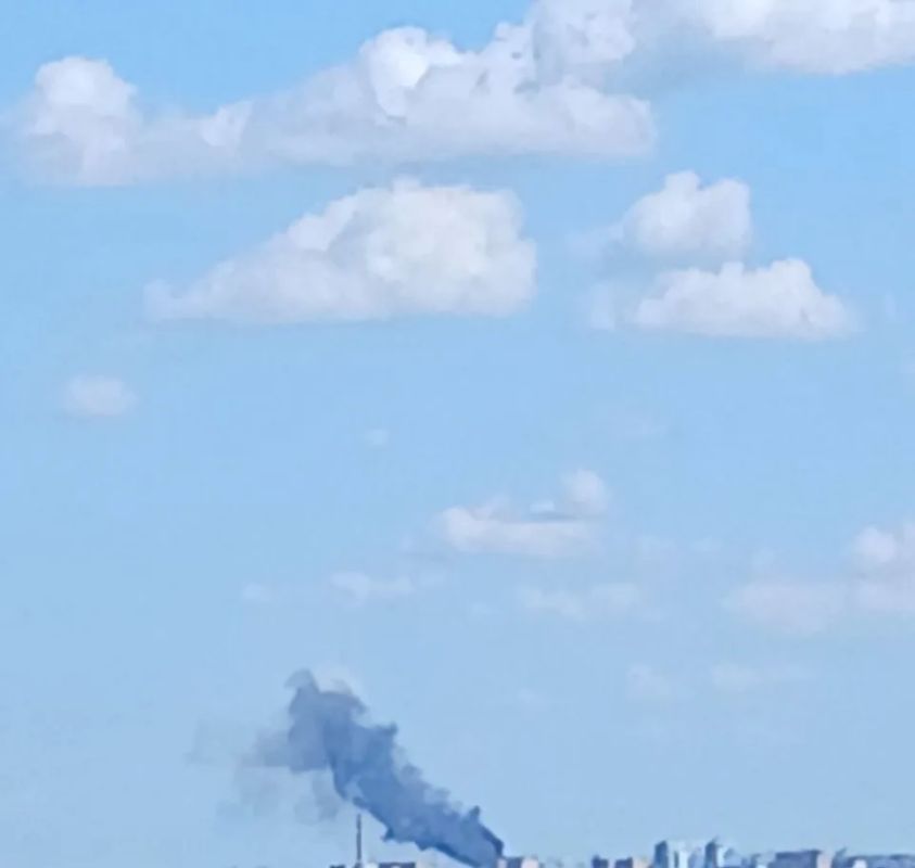 Пожар в Харькове после удара ракеты Бандероль Пожар в Харькове после удара ракеты Бандероль