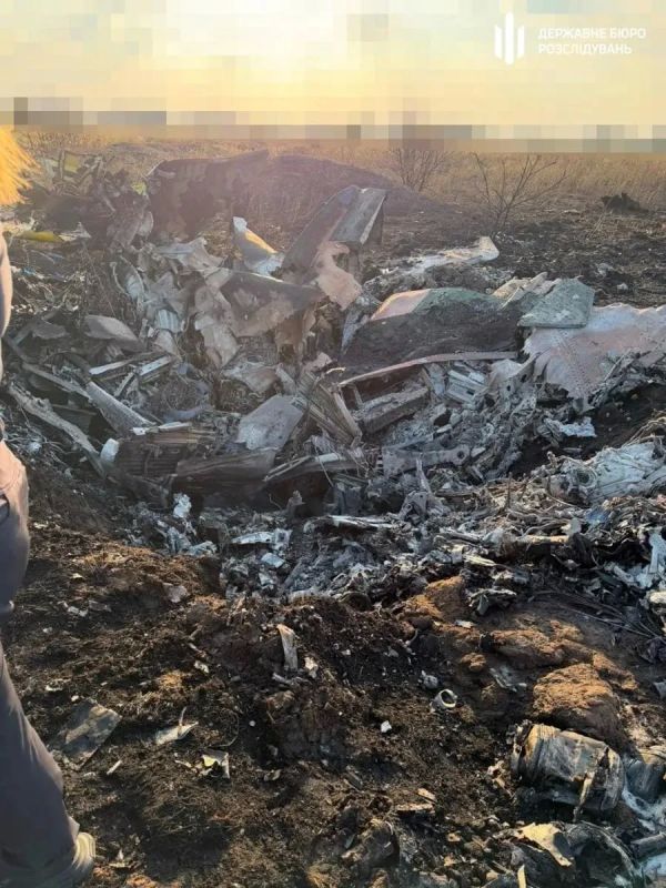 Кадры обломков сбитого истребителя МиГ-29 ВВСУ в Одесской области Кадры обломков сбитого истребителя МиГ-29 ВВСУ в Одесской области