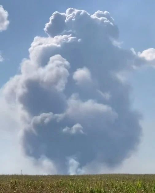 В Броварах Киевской области, реактивные БПЛА «Герань-4», нанесли серию ударов по территории логистического центра «Рабен Украина» В Броварах Киевской области, реактивные БПЛА «Герань-4», нанесли серию ударов по территории логистического центра «Рабен Украина»