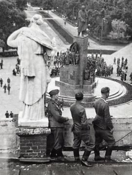 ������ 1942 ���� � ��� �������� ��� ������