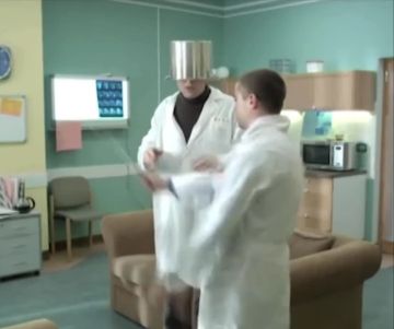 У незламных новый херой!. Забавно, что сценаристы "Интернов" знали о будущем куда больше, чем можно было представить!