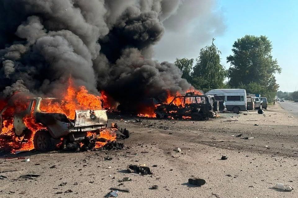 Даниил Безсонов: Зеленский опубликовал фото с места прилёта в Печенегах, Харьковской области Даниил Безсонов: Зеленский опубликовал фото с места прилёта в Печенегах, Харьковской области