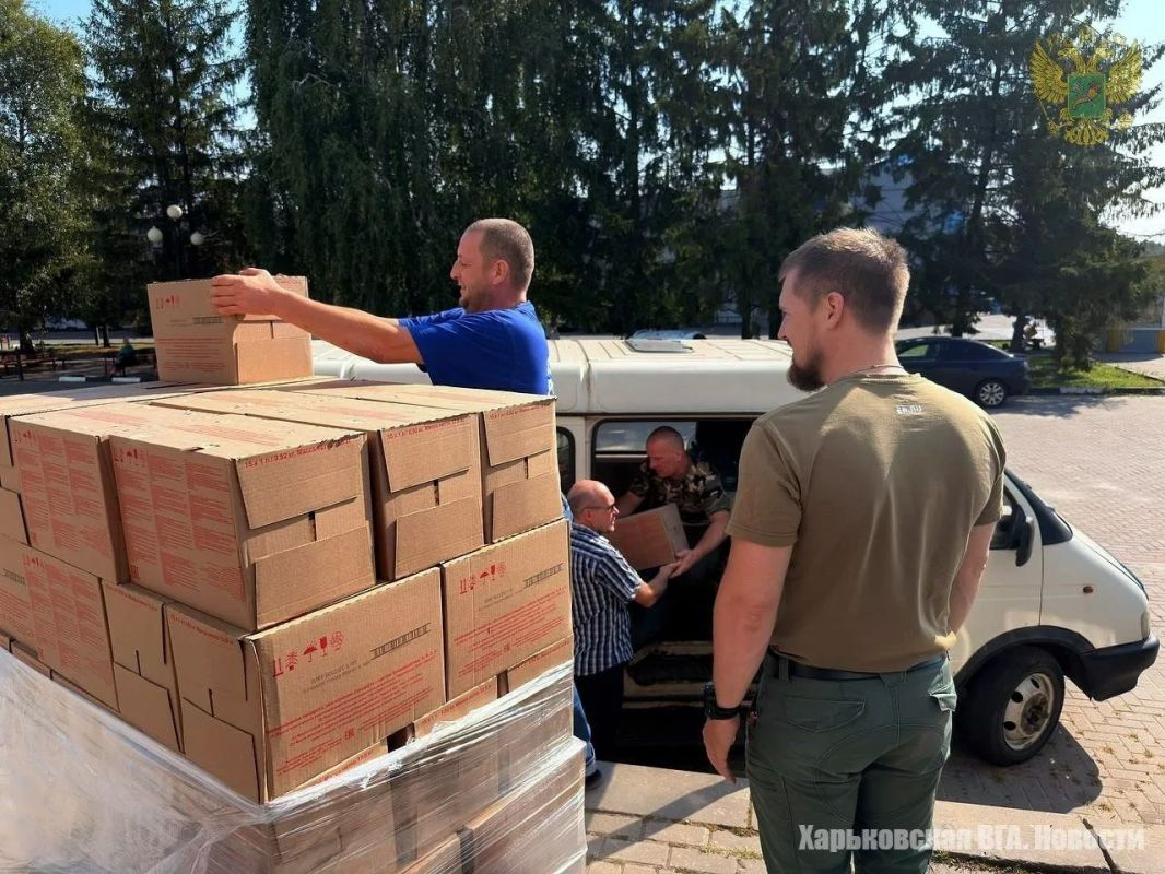 Центр помощи «Единая Россия» передал продукты и товары первой необходимости, которые будут распределены среди вынужденных переселенцев и жителей освобождённых территорий Харьковской области